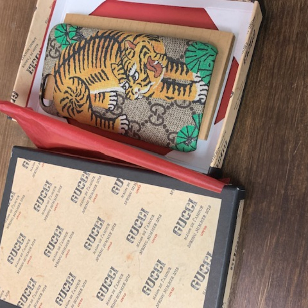 Gucci's iPhone 7 and 8 Case